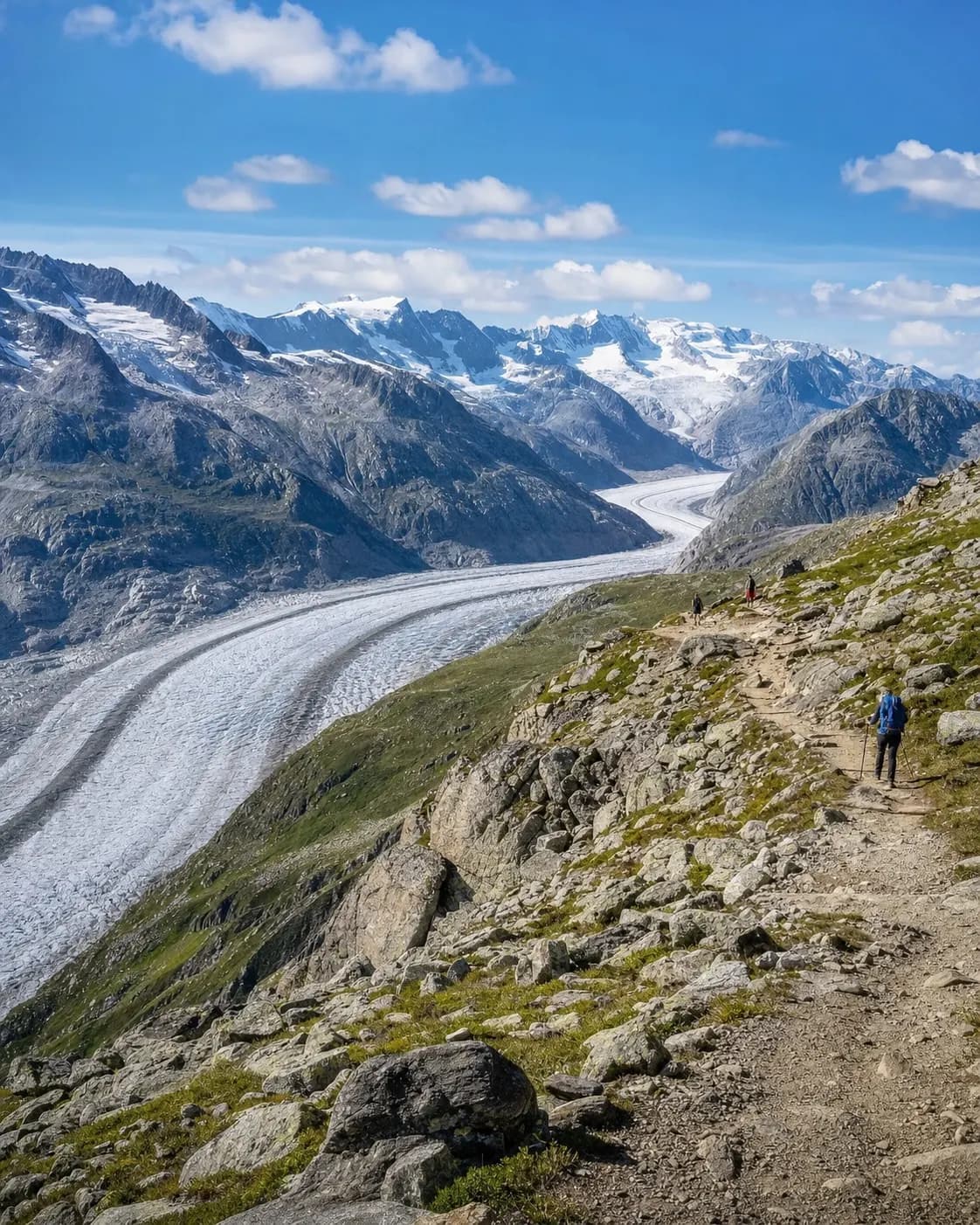 Bergweg über dem UNESCO-Gebiet Aletschgletscher