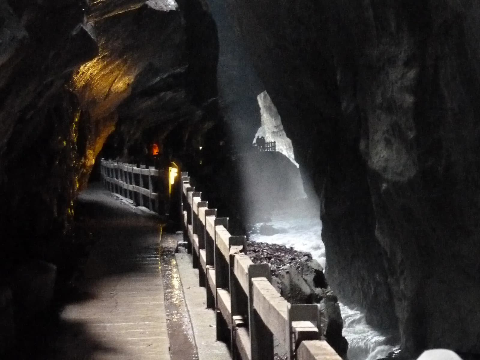 Reisepanorama rund um Taminaschlucht in der Schweiz
