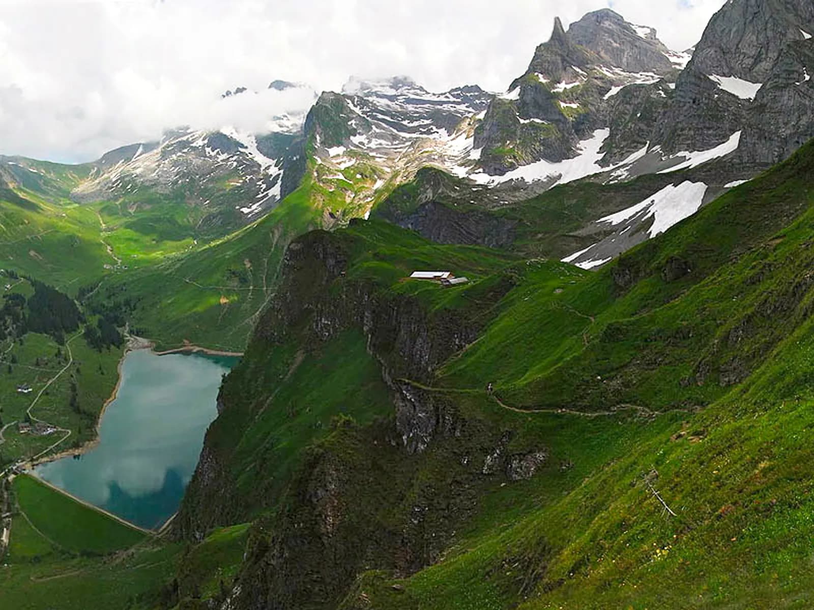 Weg und Naturformen bei Bannalpsee
