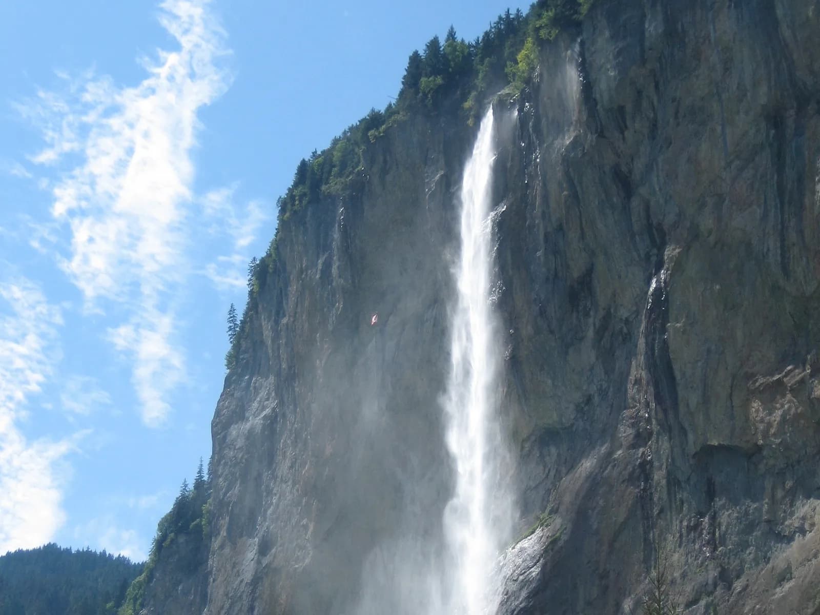Staubbach Falls landscape in Bern · Lauterbrunnen, Switzerland